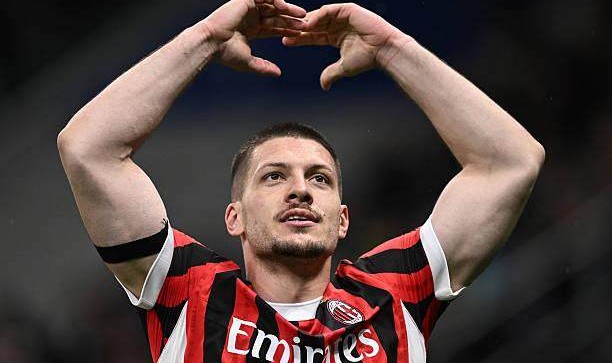 爱游戏官网入口-【人物】约维奇：从被遗忘的到德比主角