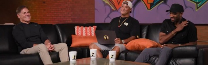 爱游戏官网-库篮球运营总裁库班透露，偶遇佩林卡时对方难掩得意神色，面带神秘微笑似在暗示惊喜布局