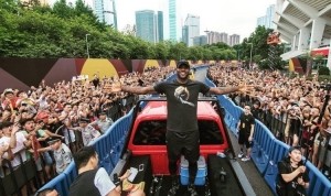 成都市政府新闻办公室官博：官宣！NBA巨星詹姆斯14年后重访成都