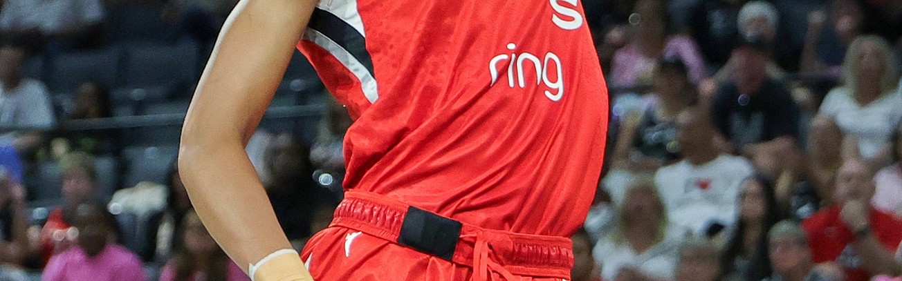 炸裂！阿贾-威尔逊赛季22次砍至少20分15板 超查尔斯独占历史第一