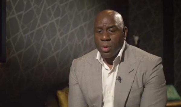 爱游戏官网-魔术师·约翰逊：湖人球迷应该给雷迪克一些耐心